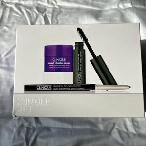 Clinique 3 Piece GWP set. Eye cream, mascara, and eye liner!